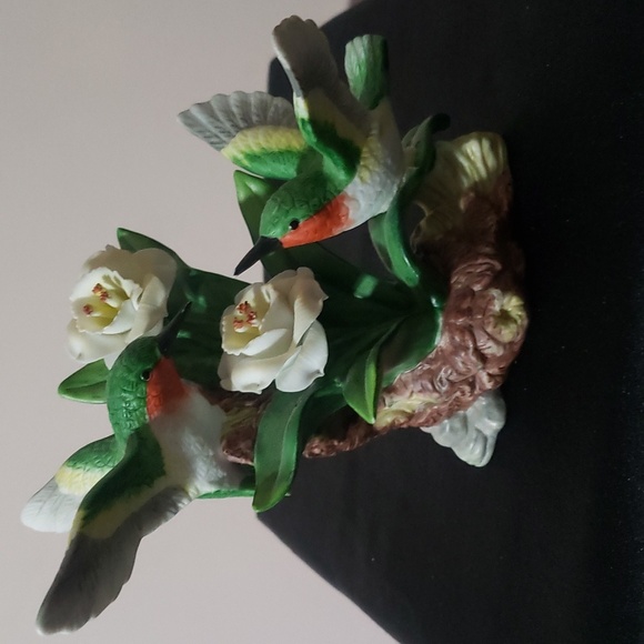 Beautiful Hummingbird Porcelain figurine - Picture 1 of 3